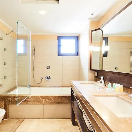Insotel Fenicia Prestige & מלון סנטה אאולריה דס ריו